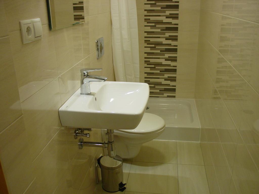 Villa Tabu Познан Екстериор снимка