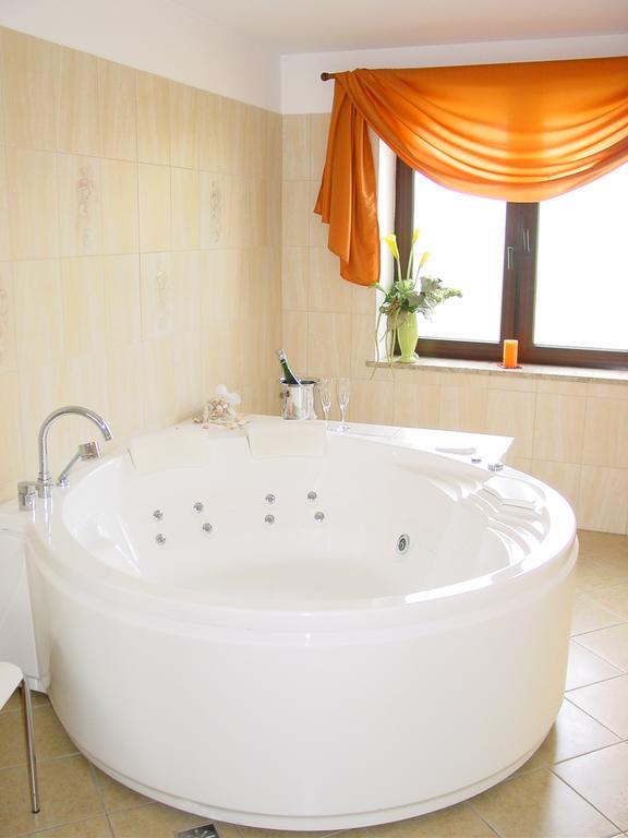 Villa Tabu Познан Екстериор снимка